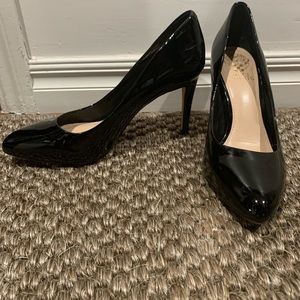 Vince Camuto Black Patent Leather Pumps Size: 8.5